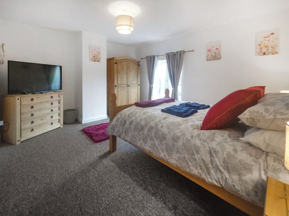 Double bedroom | Jasmine Cottage, Bintree