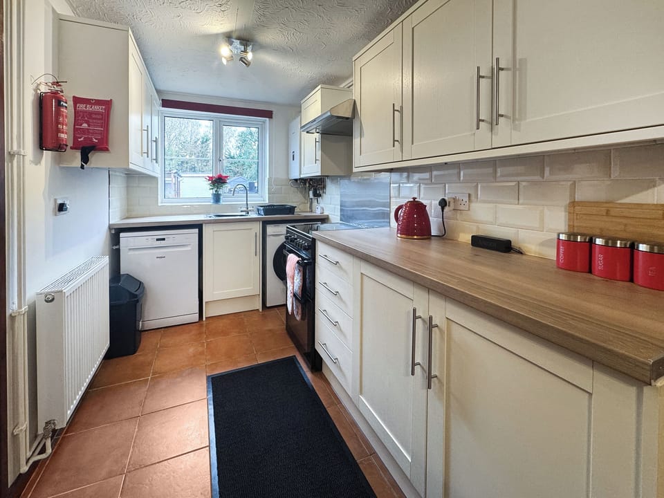 Kitchen | Jasmine Cottage, Bintree
