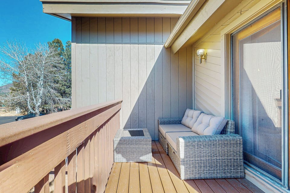 Balcony (Access via Bedroom 1)