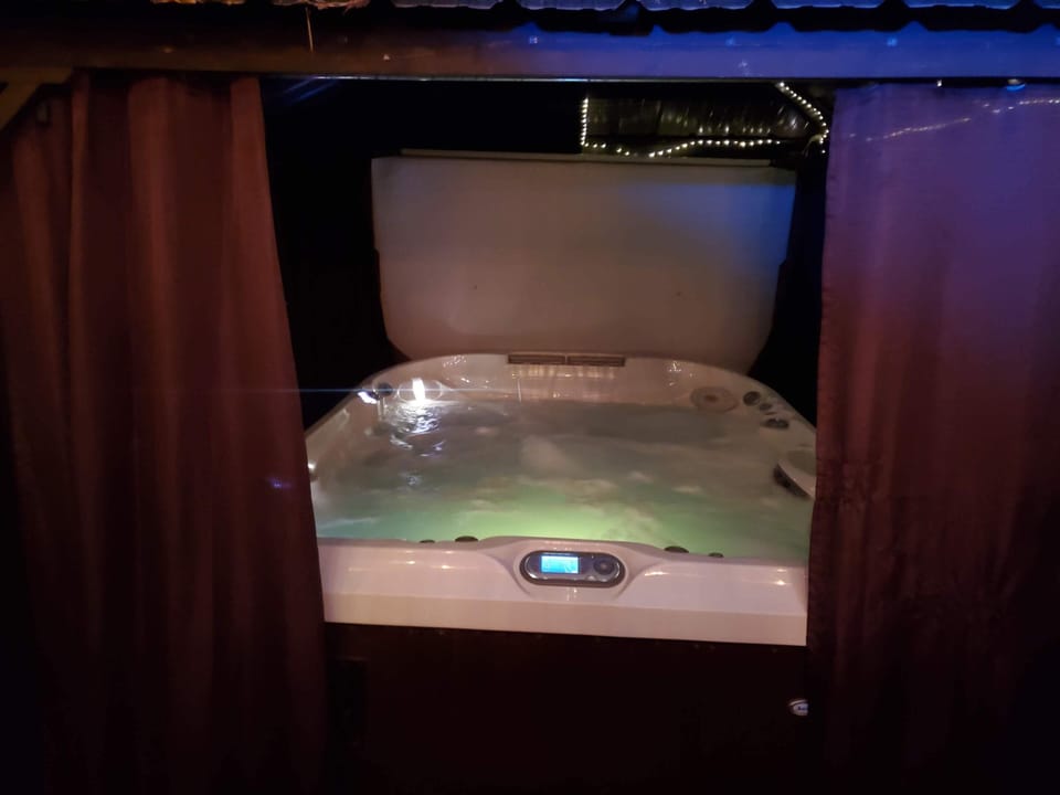 Indoor spa tub