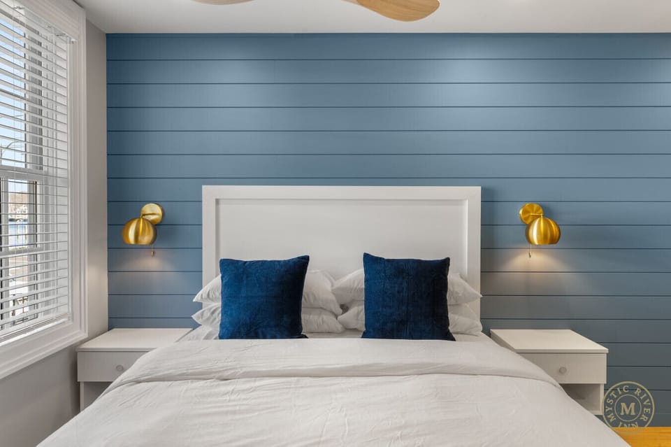 Sink into a cloud. Our premium mattress is topped with a plush topper for the ultimate sleep experience.