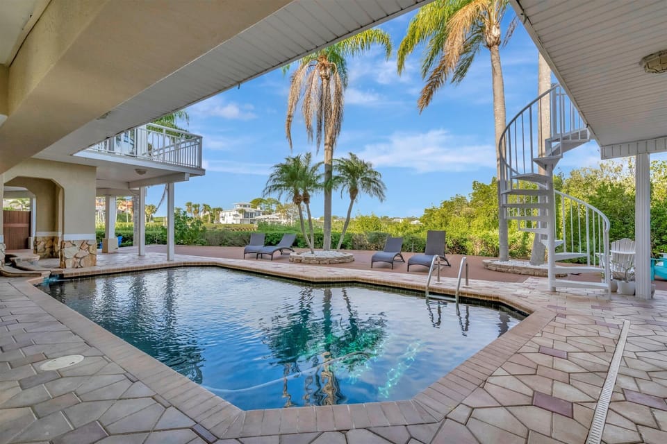 Waterfront pool & patio 