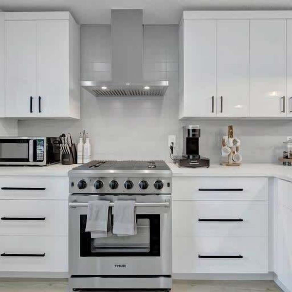 Sleek, modern, and sparkling clean – ready for your cooking needs