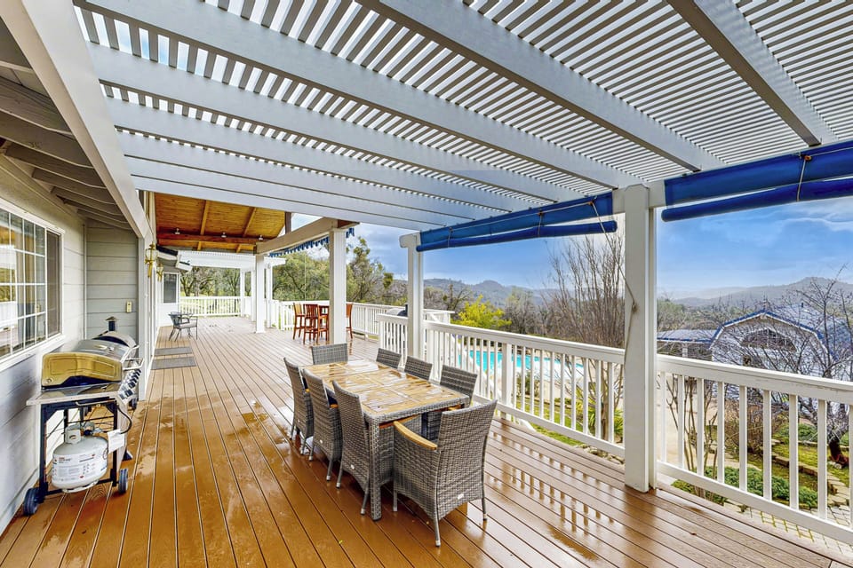Covered Deck | Dining Areas | Grills