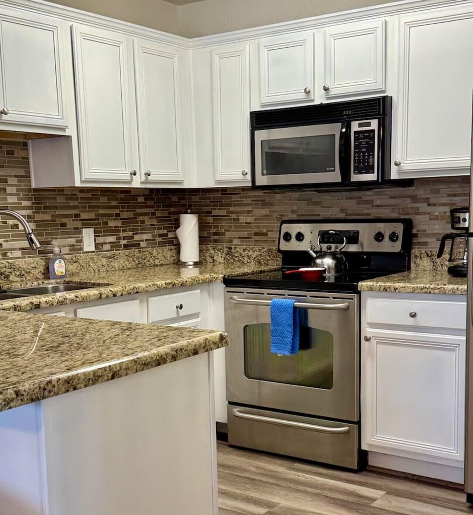Comfortable kitchen w/ everything you need