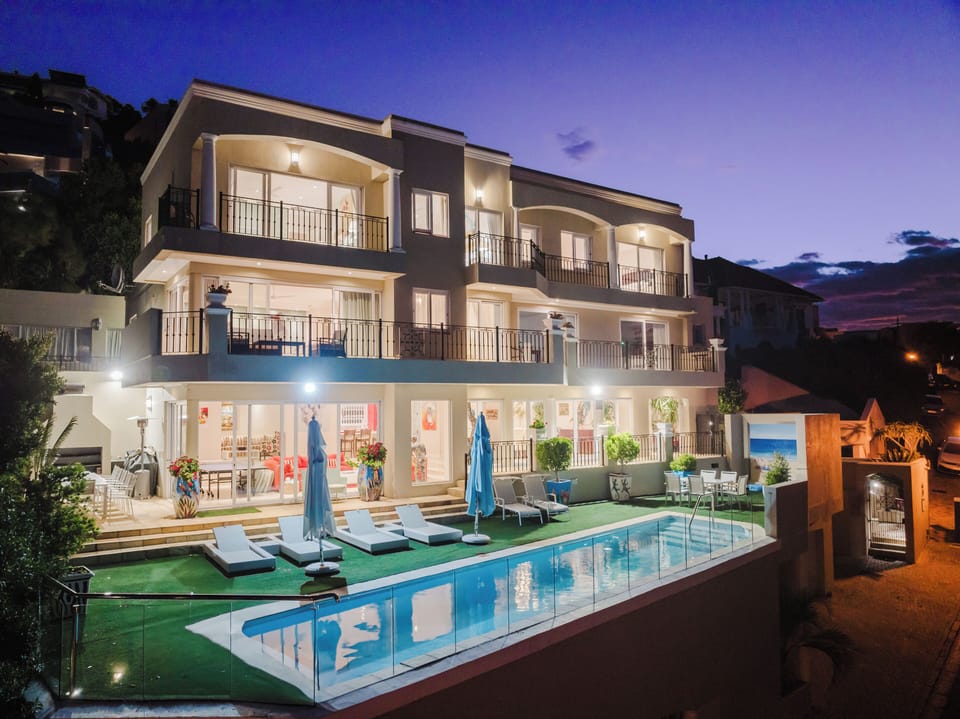 Villa Stanleon Night Exterior