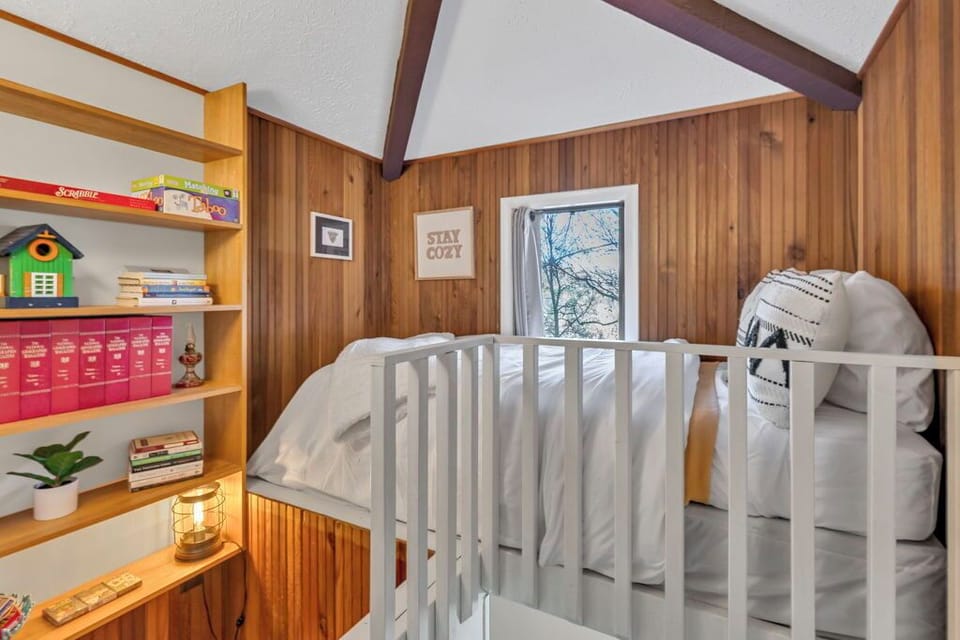 Nook sleeping area just off the stairs near the upstairs Q bedroom.  Twin bed.