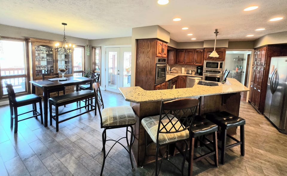 Kitchen and dinette 