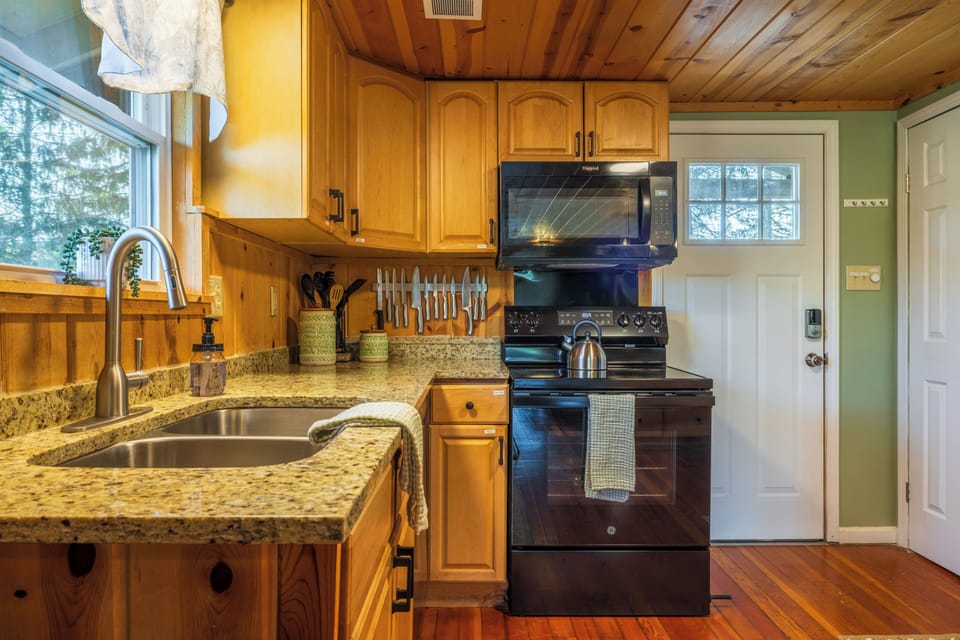 Fully stoked kitchen to make delicious meals!