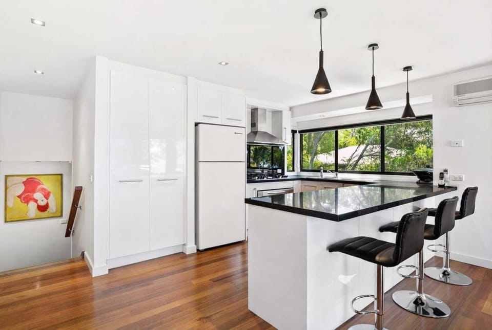 Modern Open-plan Kitchen with a Functional Island Bench