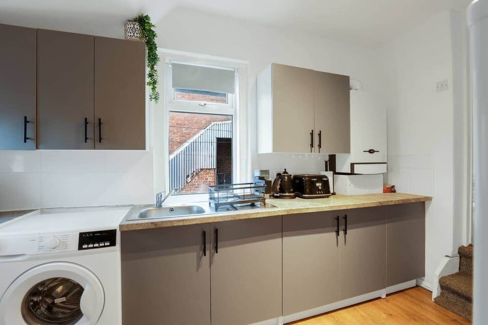 Fully equipped kitchen with washing machine, microwave, gas cooker, toaster, kettle, and coffee machine —everything you need for long stays.