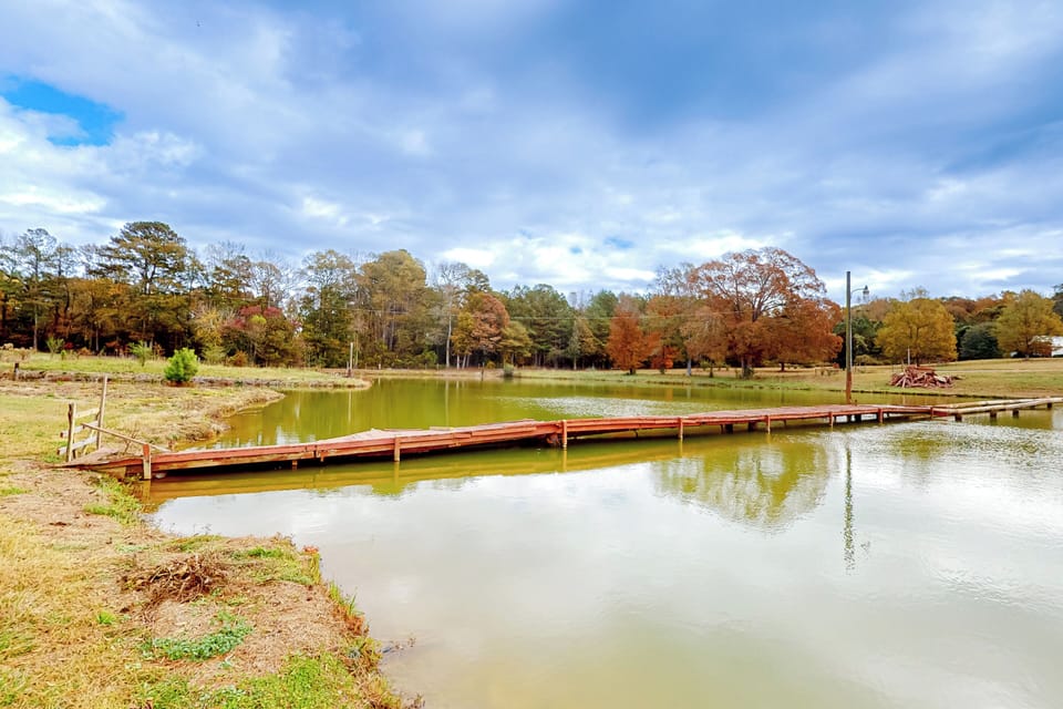 Griffin Vacation Rental | 4BR | 3BA | 2,595 Sq Ft