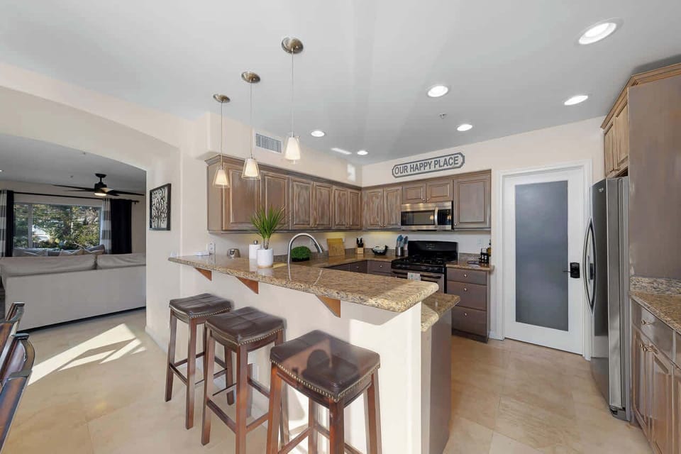 Great kitchen that has everything you need. 