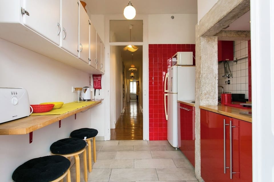 Apple Red full equipped kitchen!