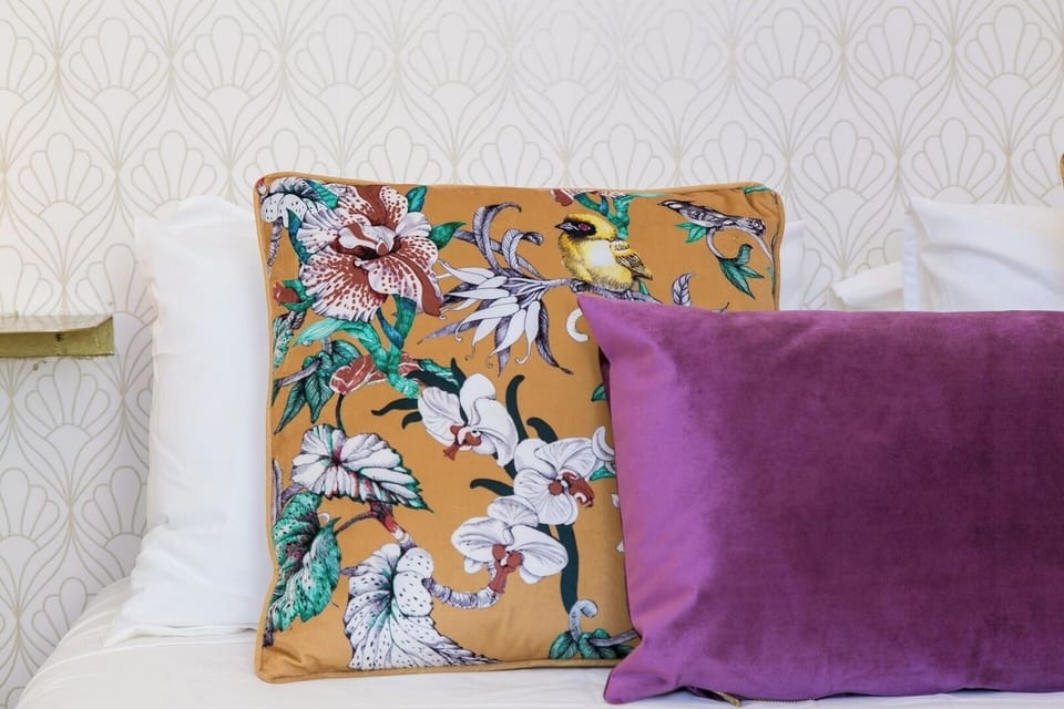 Bedroom Aubergine (suite)!