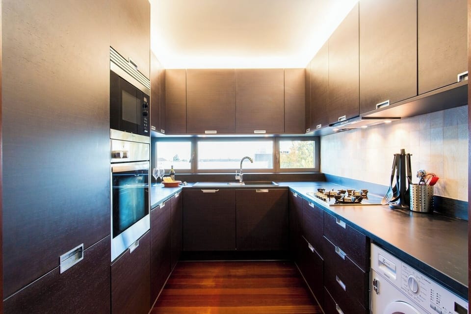 Looking to the kitchen!
