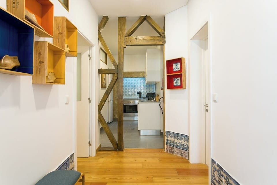 Corridor to bedrooms, bathroom and kitchen!