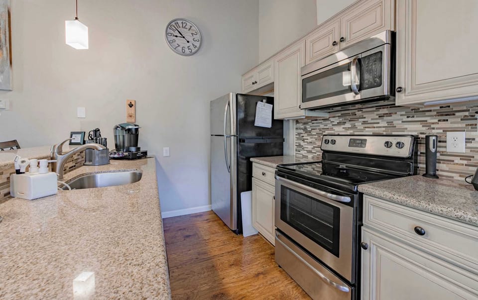 Full kitchen