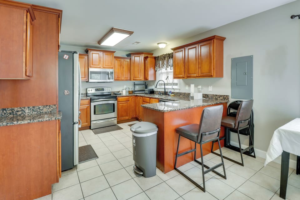 Kitchen | Cooking Basics | Dishwasher | Breakfast Bar