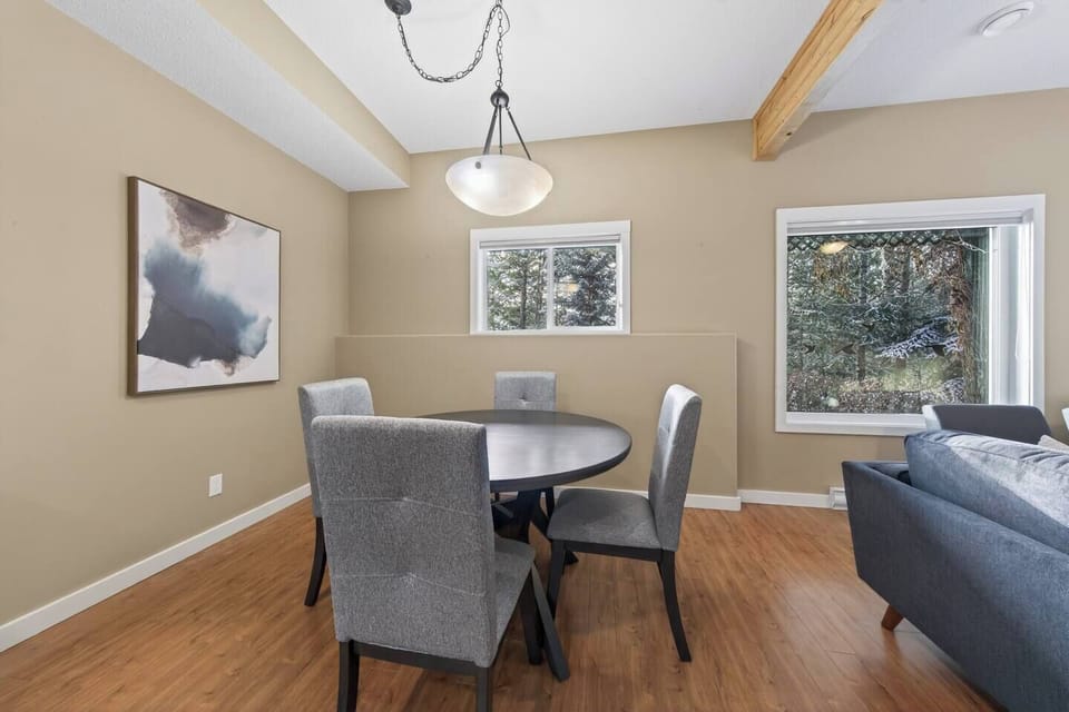 Dining area with seating for 4.