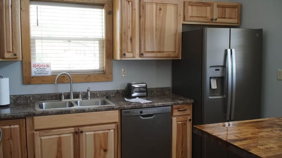 Kitchen w/ Dishwasher