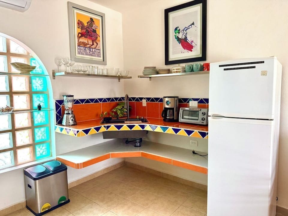 Kitchen area, fully equipped to prepare and store all you need for complete meal