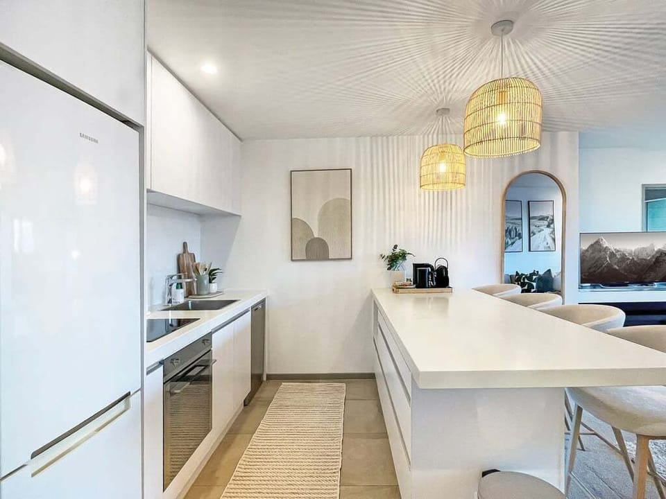 Modern kitchen with breakfast bar