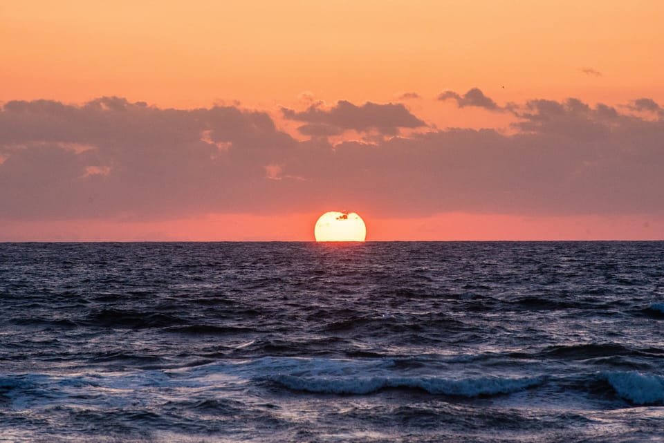 End each day of your beach stay with a breathtaking ocean sunset. Watch the sun dip below the horizon as waves roll in, painting the sky with warm coastal colors—an unforgettable moment of seaside relaxation.