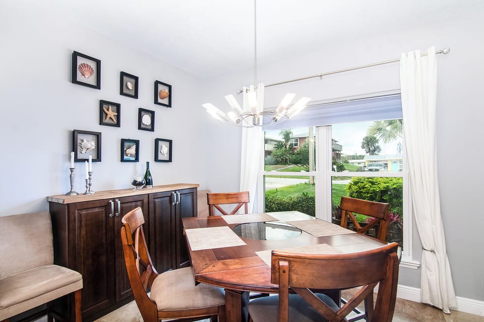 Enjoy meals in this bright coastal dining nook with beach-inspired décor and natural light. A charming spot during your beach stay, perfect for morning coffee, casual dining, and relaxed coastal living.