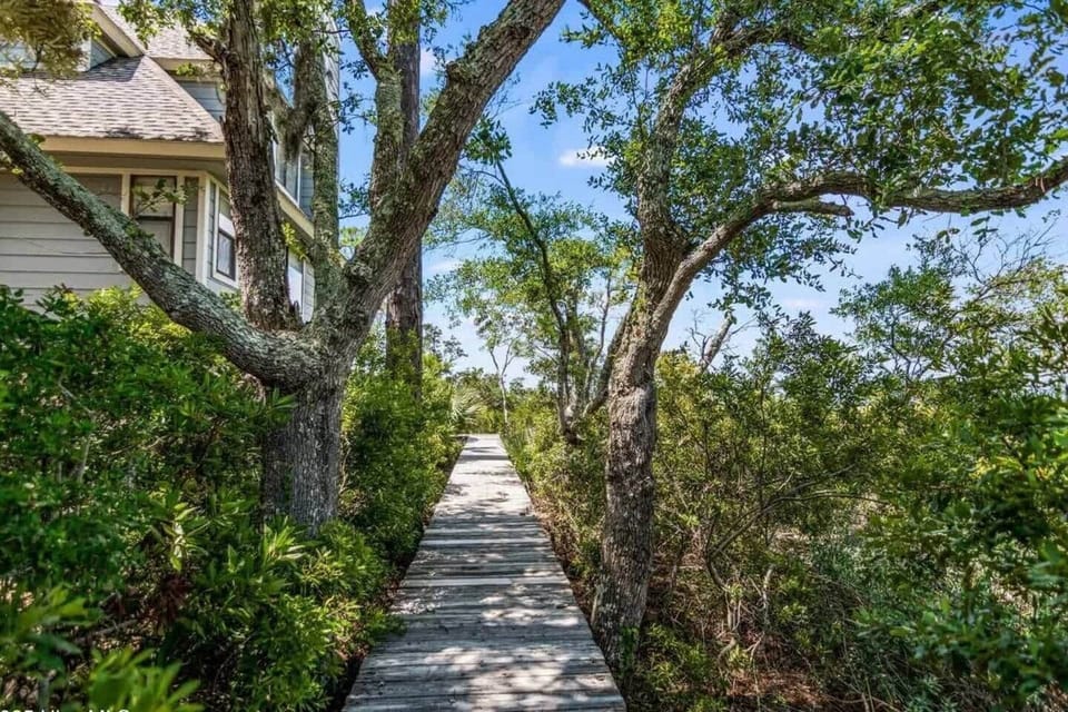 Walkway to dock for kayaking 
