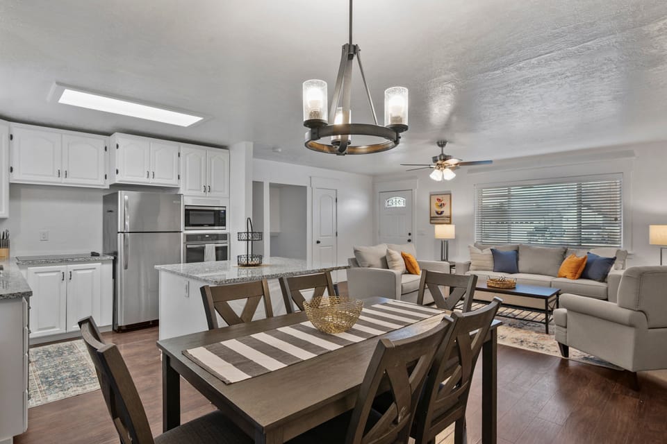 Kitchen and Dining Area are well appointed with a table for 6 and additional two bar stool seats at the kitchen island