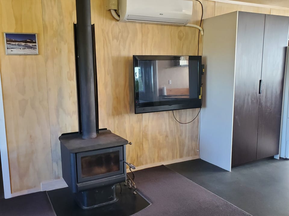 Fireplace, TV and Heatpump 