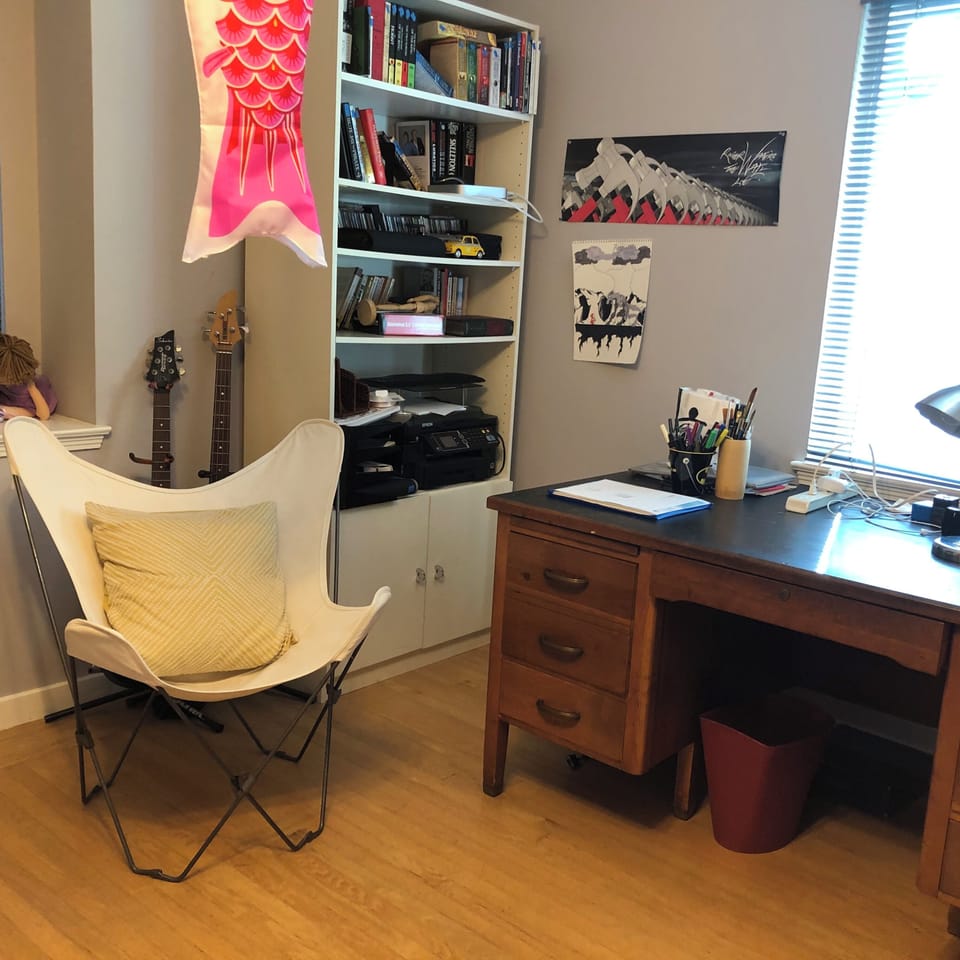 Second bedroom - large desk, for use as second office