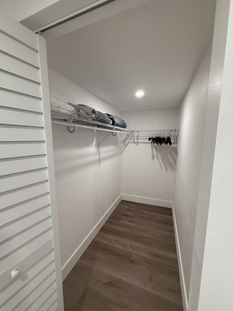 Walking closet master bedroom