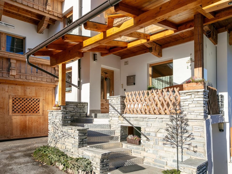 Entrance / Reception