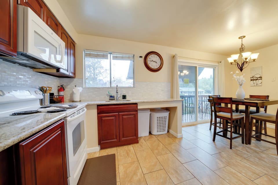 Kitchen | Drip Coffee Maker | Blender | Toaster | Cooking Basics