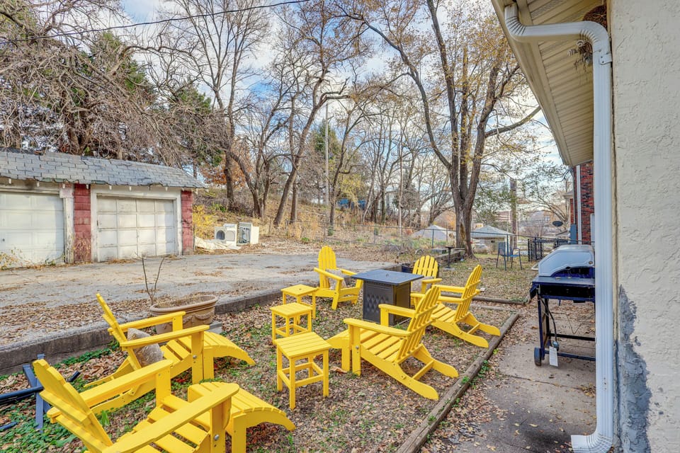 Furnished Patio | Gas Grill & Fire Pit