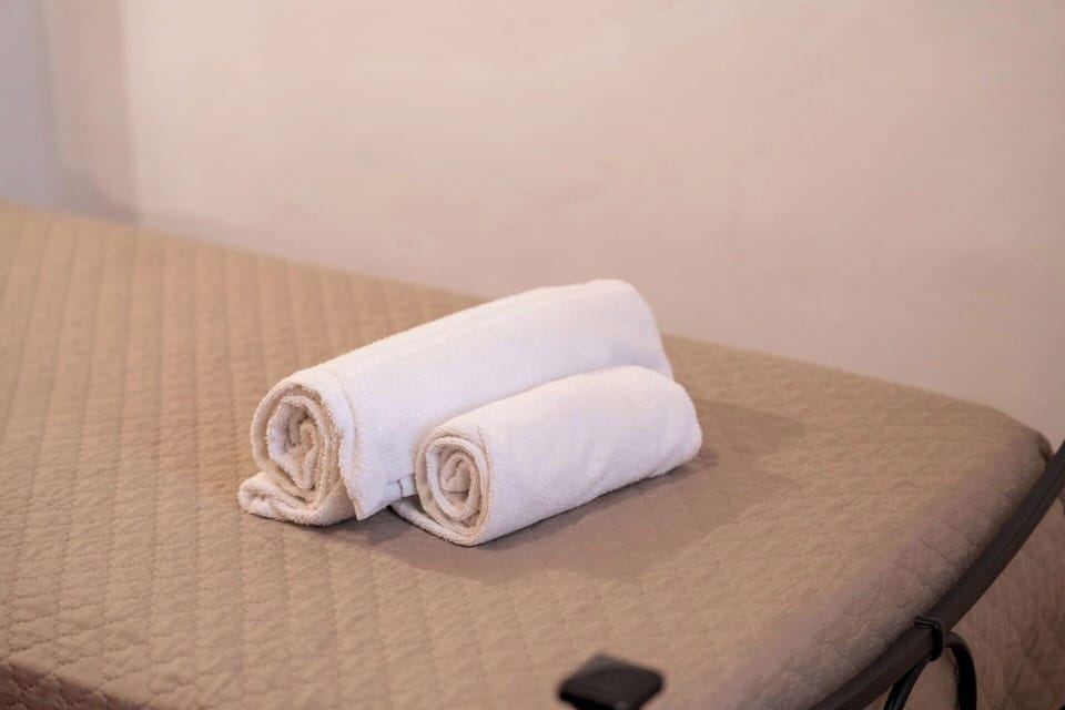Linens, Textile, Furniture, Bedroom, Floor, Bed Sheet, Bed, Bedding, Comfort, Room