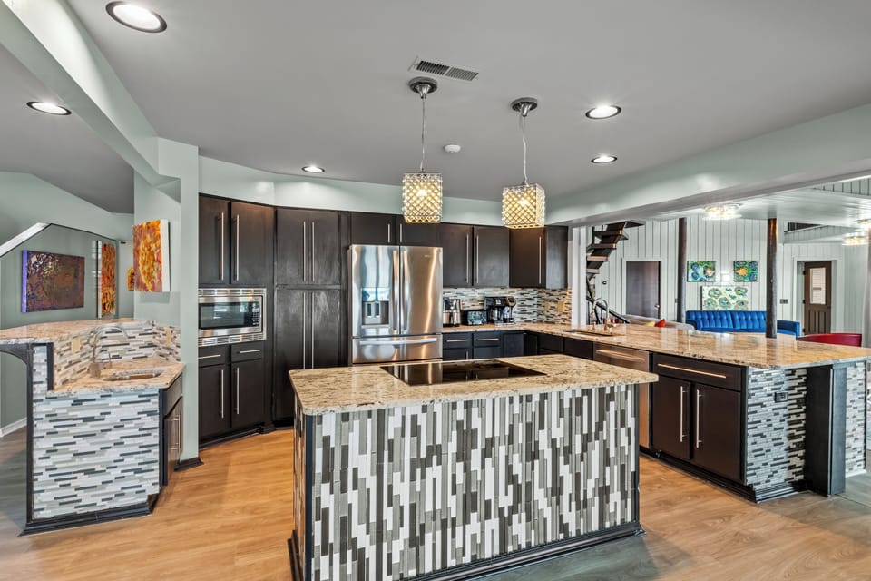 Fully equipped kitchen with spacious counters and reliable appliances.