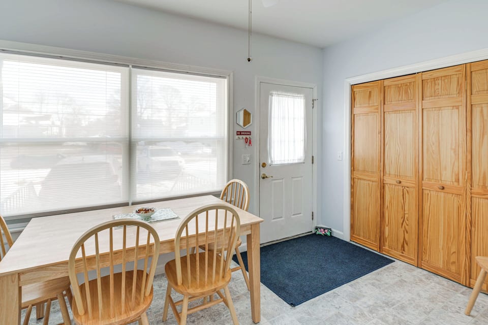 Sunroom | Dining Space | Dishware/Flatware