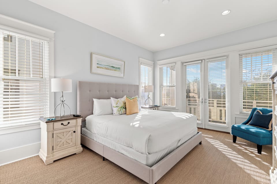 2nd Fl King Bedroom, Ensuite with Tub & Shower