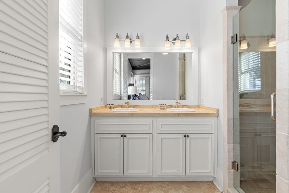 3rd Fl Primary King, Ensuite Shower