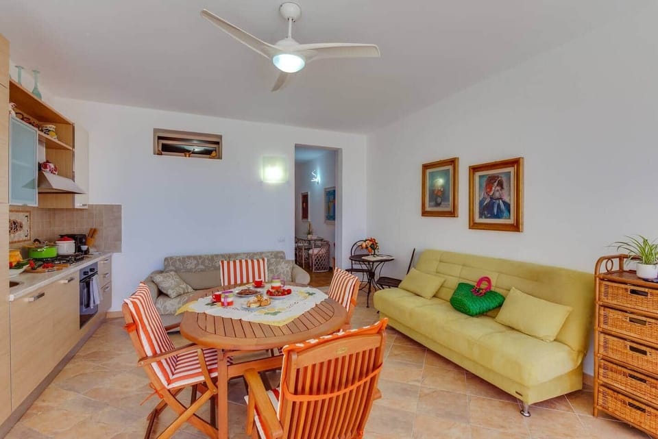 The large kitchen table is perfect for family meals or for working remotely, thanks to the fast, free Wi-Fi connection.

