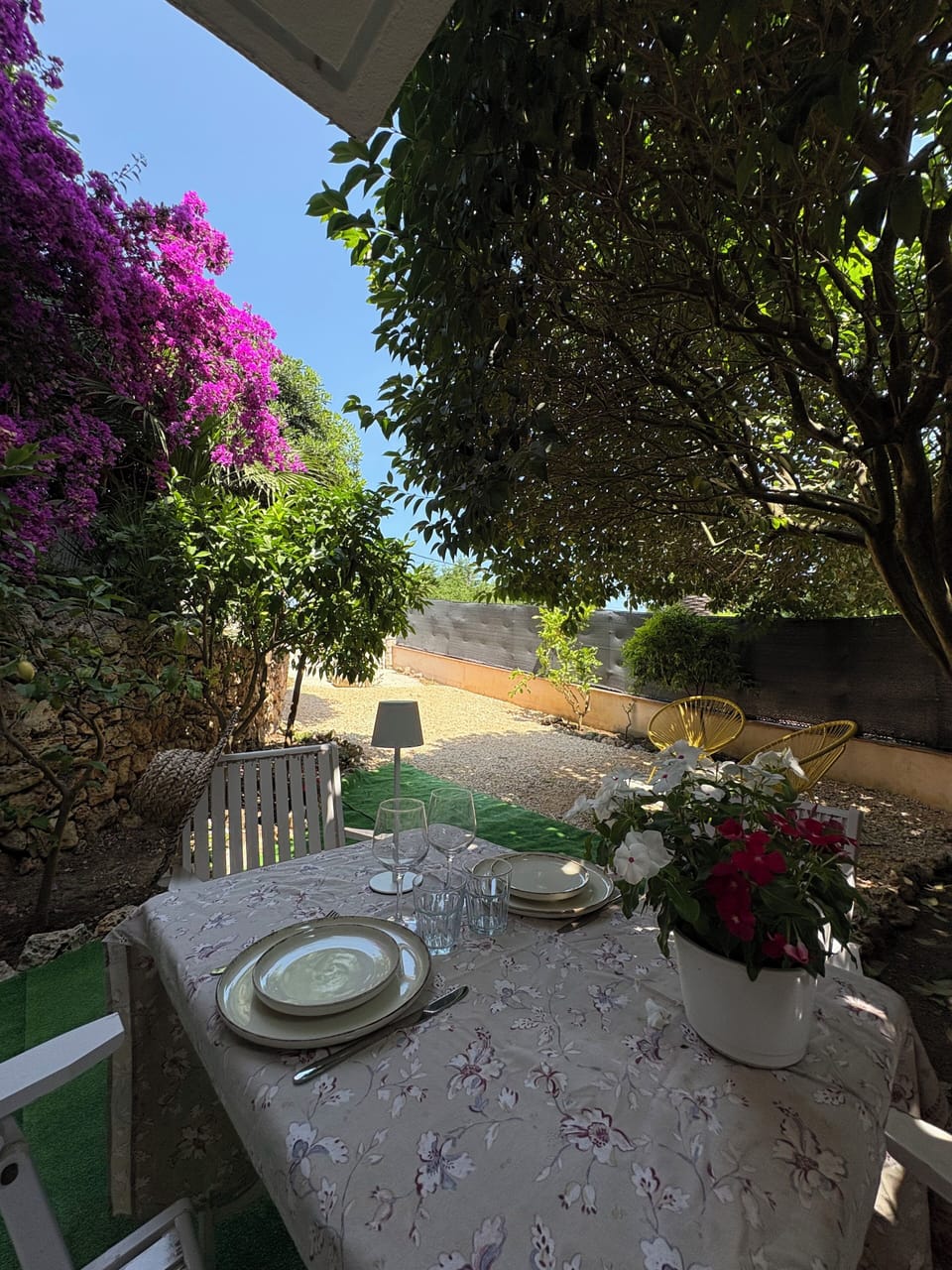 Outdoor dining