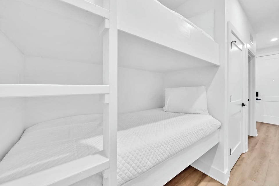 Hallway Bunks 1 Part 2