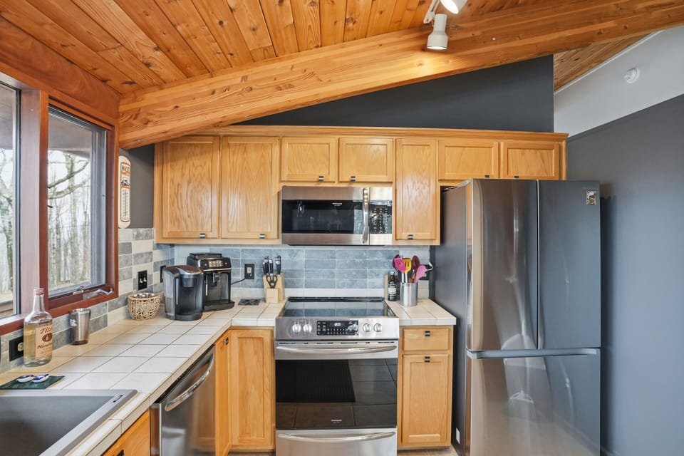 Indoors, Appliance, Refrigerator, Kitchen, Microwave