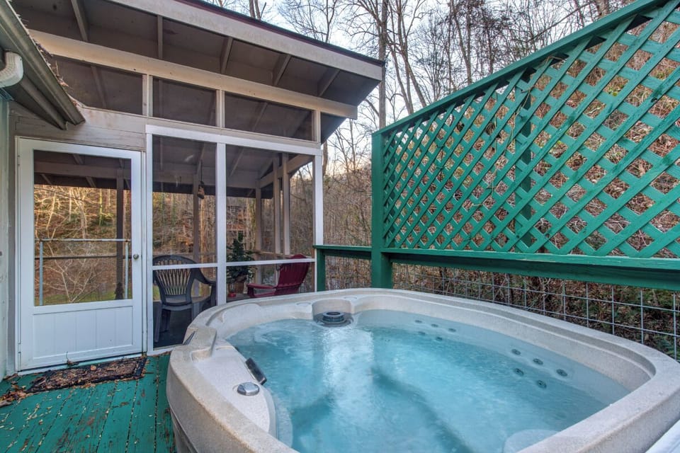 Clear Fork Farm's bubbling hot tub