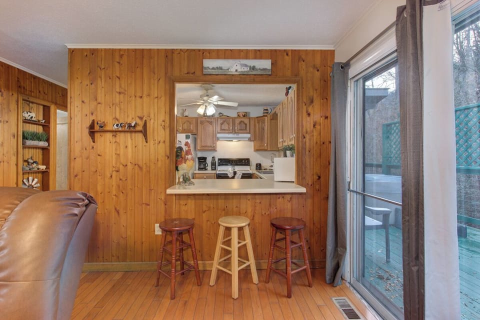 Clear Fork Farm's fully-equipped kitchen