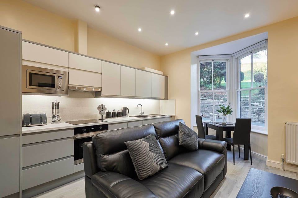 Ross's View, Ground Floor, Apartment 2, Whitby - Host & Stay