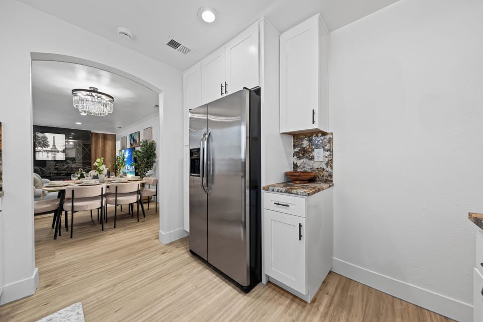 Spacious refrigerator to keep your food fresh and organized.